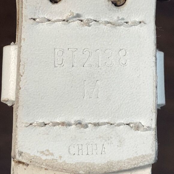 32" White Leather Belt - Picture 2 of 4